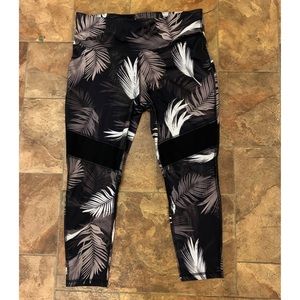 Xersion Patterned Leggings